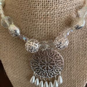 Stunning silver and freshwater pearl necklace